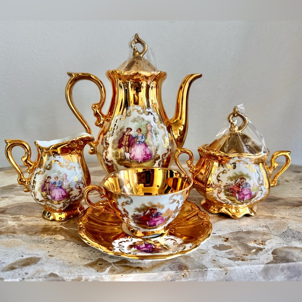 15 piece Kunst Dalette 22K over lay. Elegant Gold Porcelain Tea Set